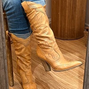 BCBG girls western tall snip/point toe boots size 6.5